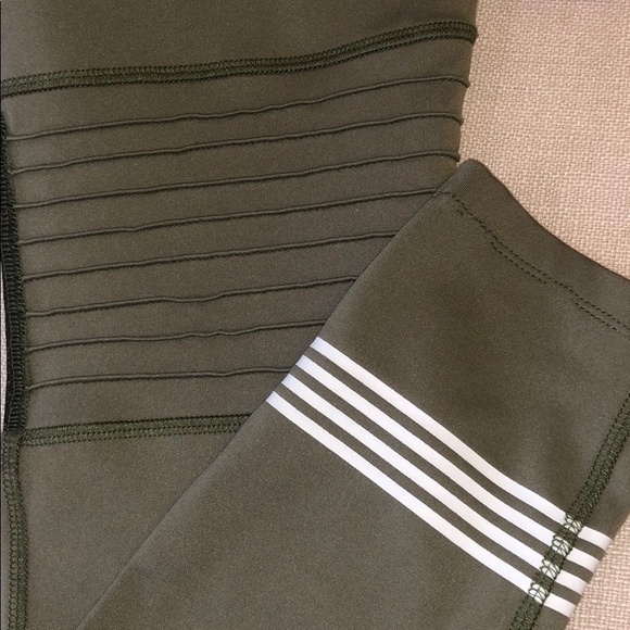 Olive green leggings made from recycled materials! - Picture 7 of 7